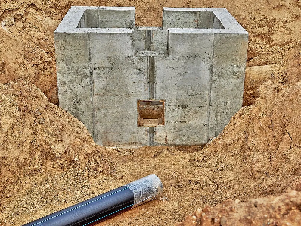 Betonsonderbauwerk in einer ausgehobenen Baugrube